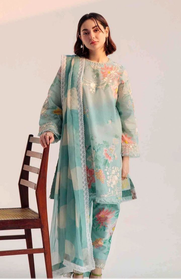 Graceful Aura Ethnic Set